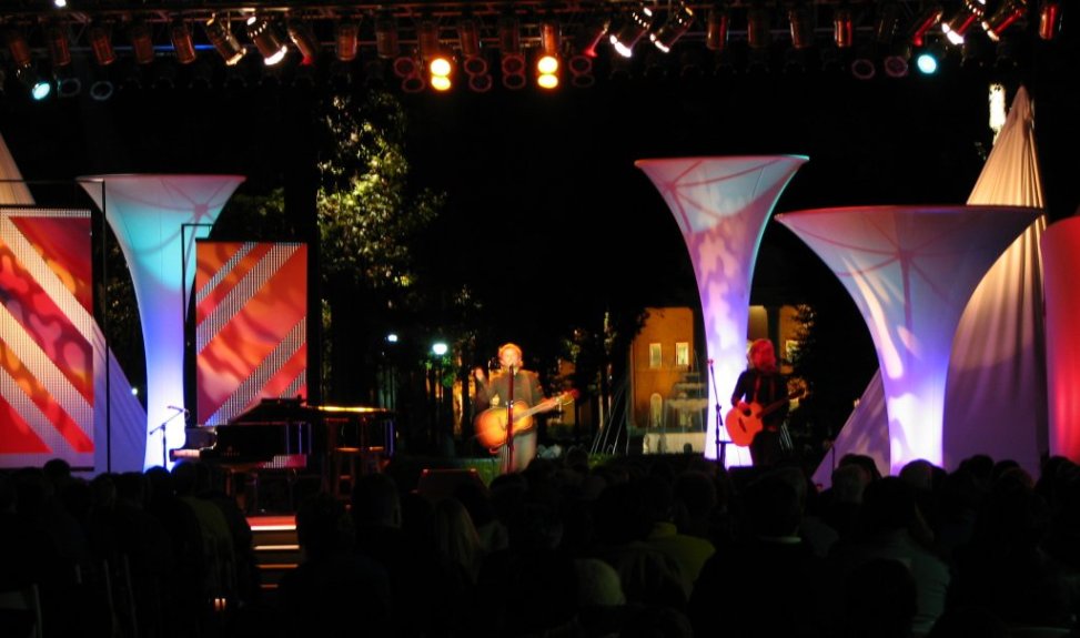 The artists perform The artists perform